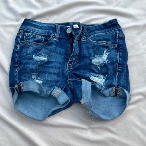Nice dark washed jean shorts 💖